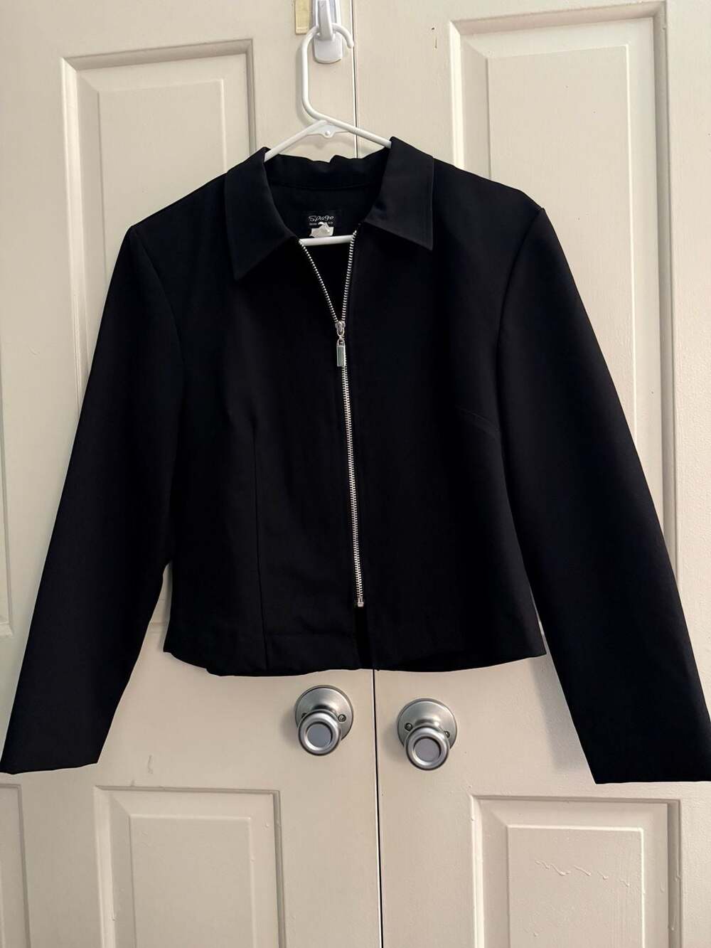 Spago Black Zip-Front Cropped Jacket Size 4P